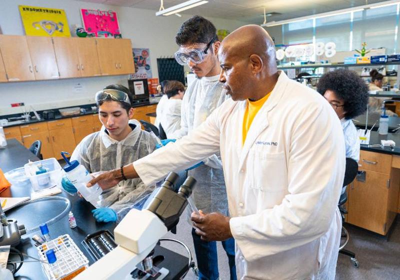 Photo of a UNT Dallas Science Lab: AI technology could affect how professors teacher and students learn 