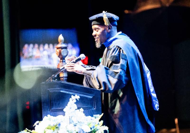 Photo of Quincy Roberts, CEO of Q Roberts, Inc., speaking to graduates from the daios 