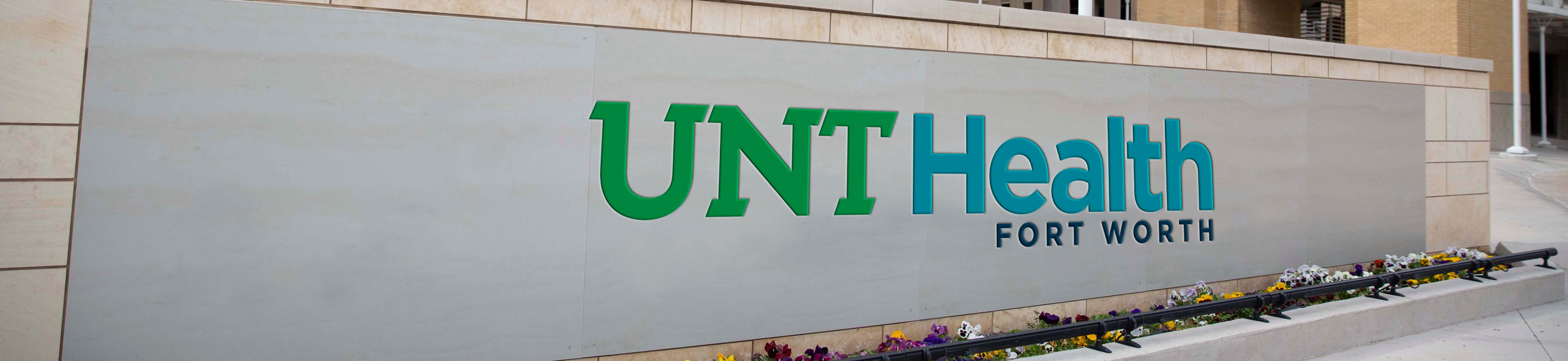 Top vertical photo banner of a UNT Health Fort Worth campus ground marquee signage